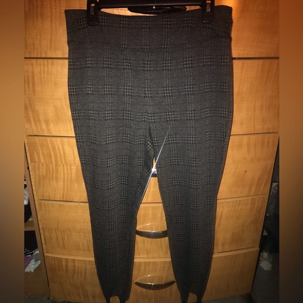 Womens black & gray plaid stirrup pants Size Large 10-12
